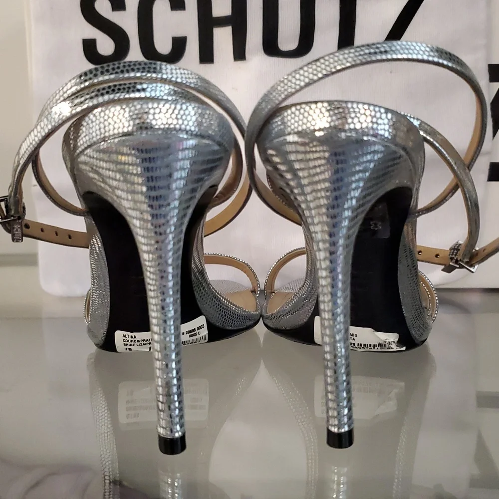 SCHUTZ women’s Metallic Silver Strappy shoe Size 7 With A 4" Heel new in box - Picture 6 of 8